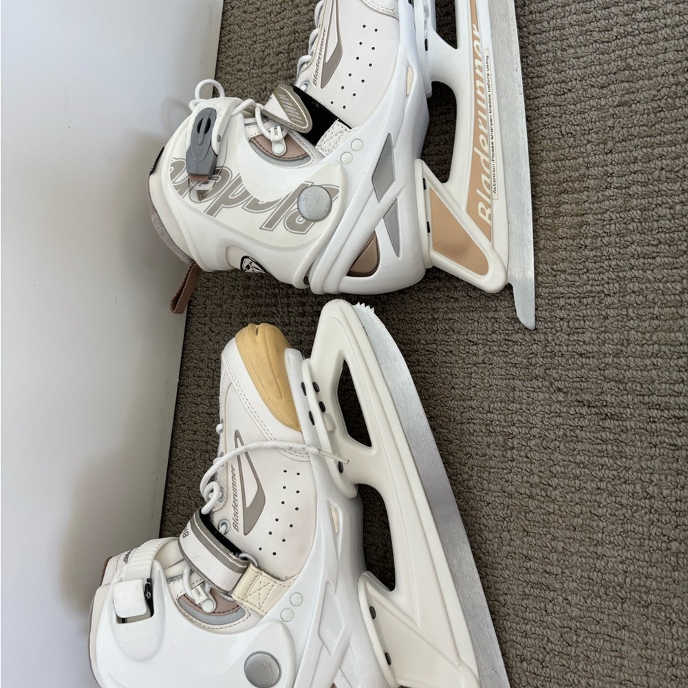 SOLD - ROLLERBLADE COMET XT Bladerunner Women’s Figure Ice Skates, White/Beige. - Picture 9 of 9
